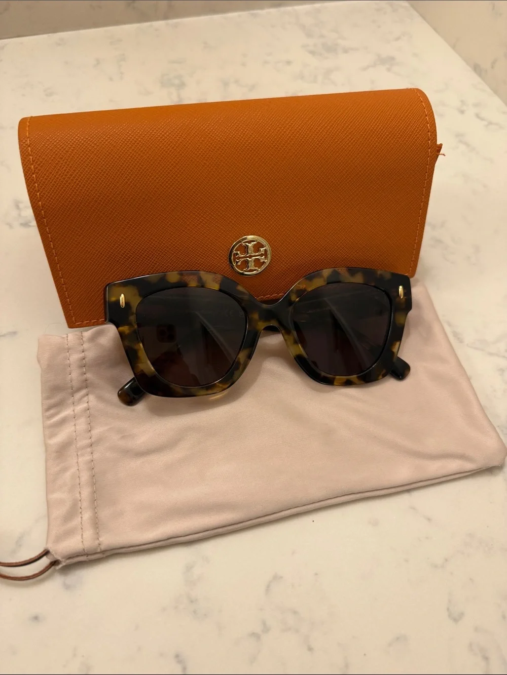 Tory Burch Miller Pushed Square Tortoiseshell Sunglasses with Orange Case - Picture 1 of 6